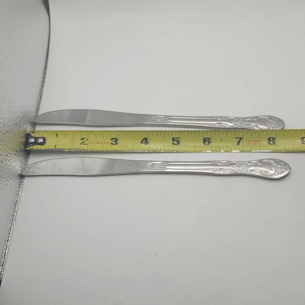 Oneida Thor OHS103 Dinner Knives‎ Pair Stainless Floral Scroll Flatware 8 3/8